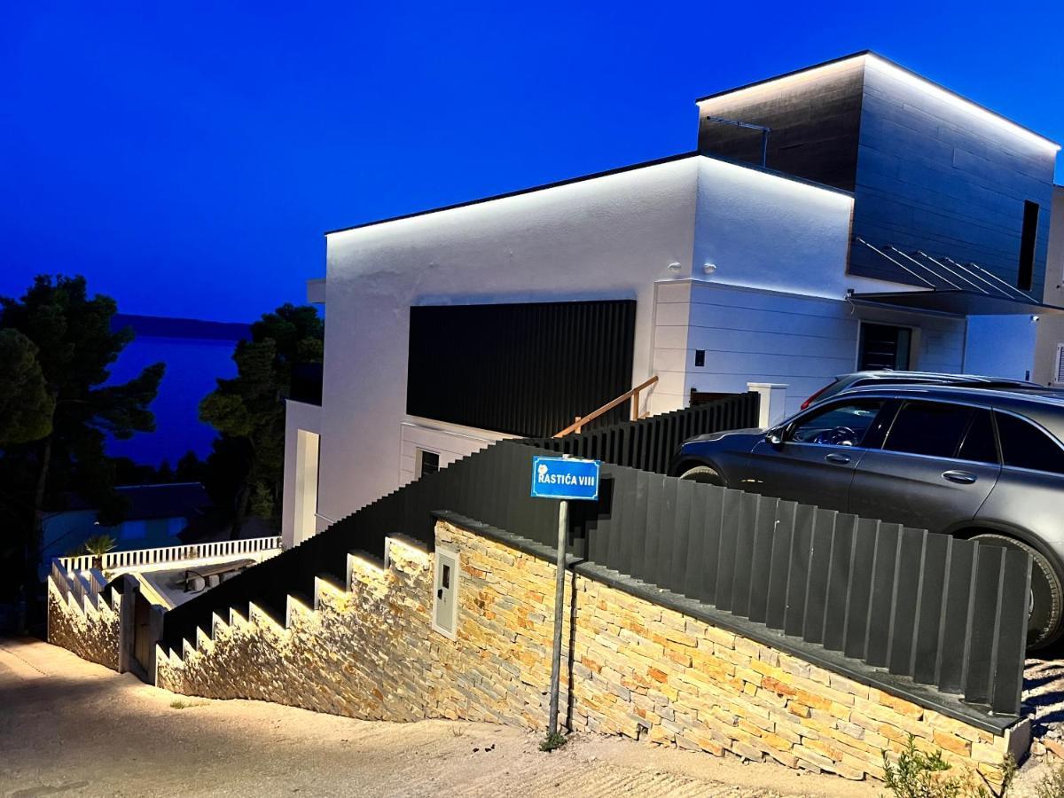 Luxury Beachfront Carlisa Apartment