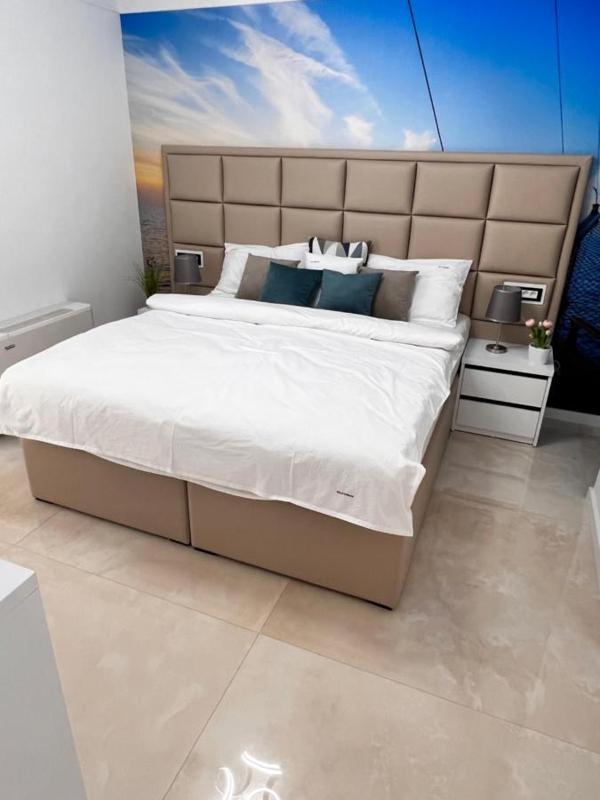 Luxury Beachfront Carlisa Ciovo