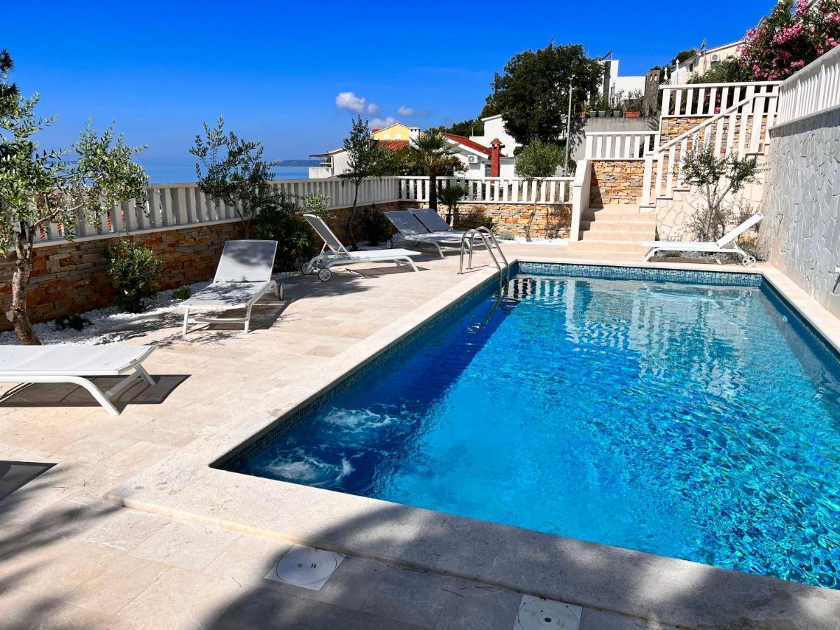 Apartment Luxury Beachfront Carlisa