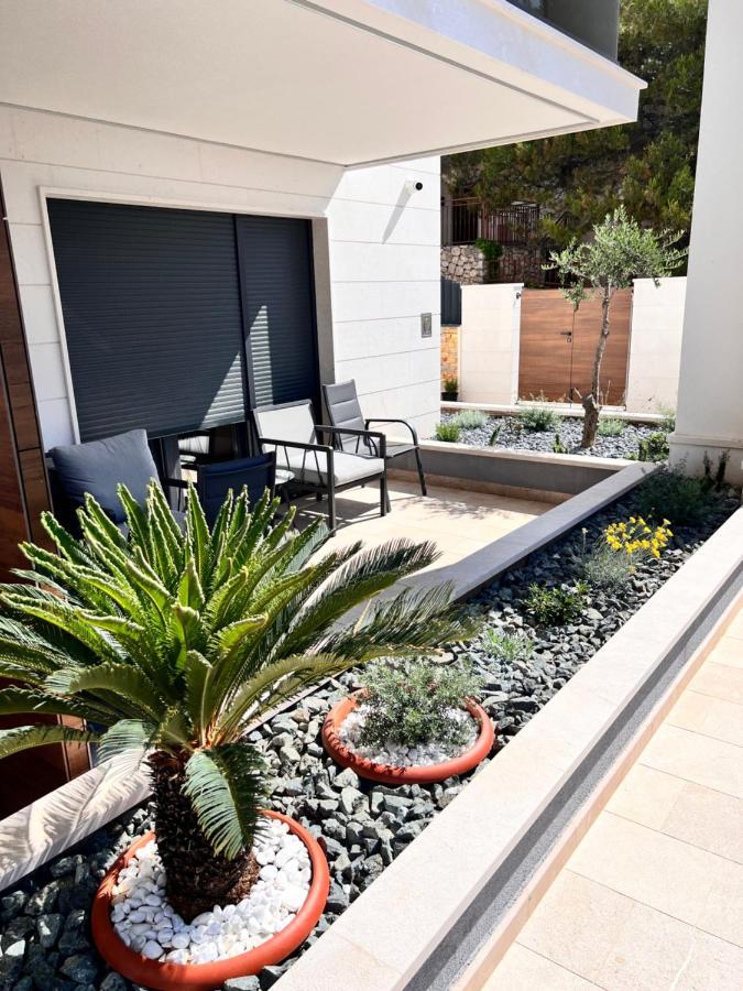 Luxury Beachfront Carlisa *