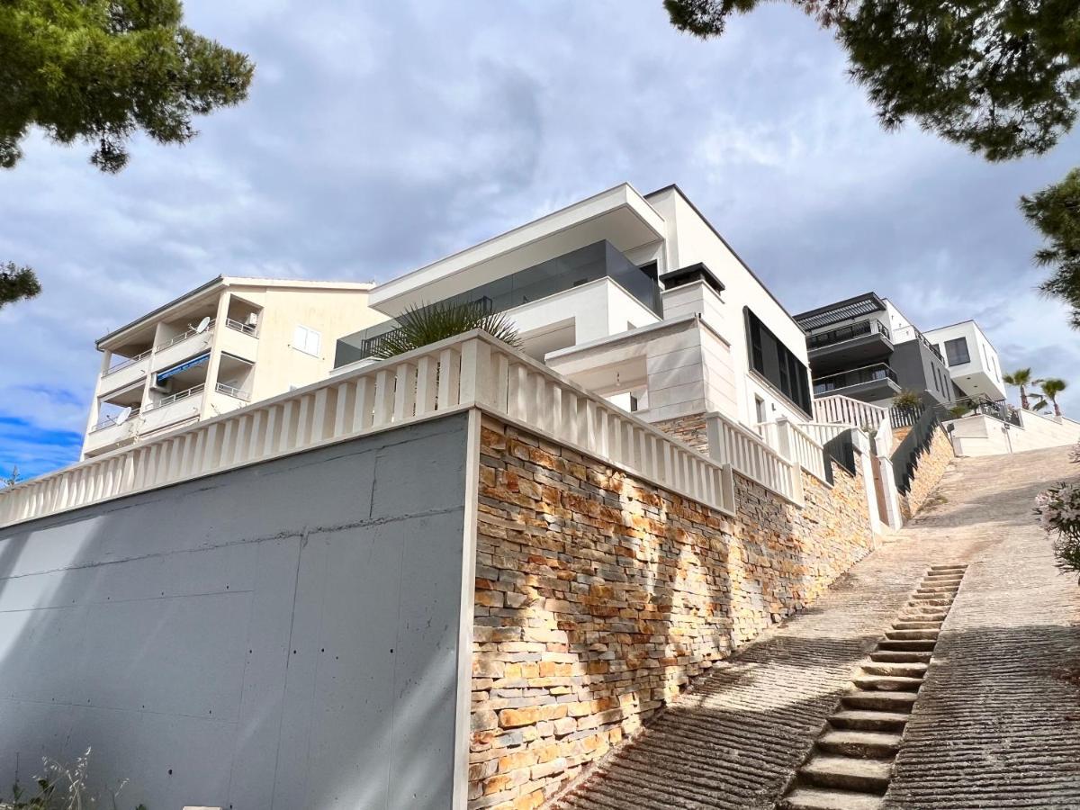 Apartment Luxury Beachfront Carlisa