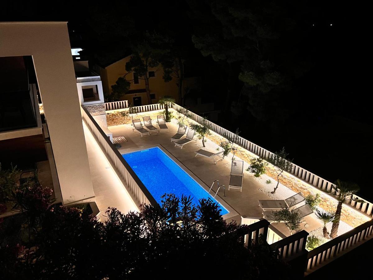 Luxury Beachfront Carlisa