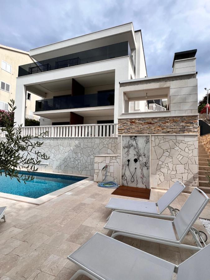 Apartment Luxury Beachfront Carlisa