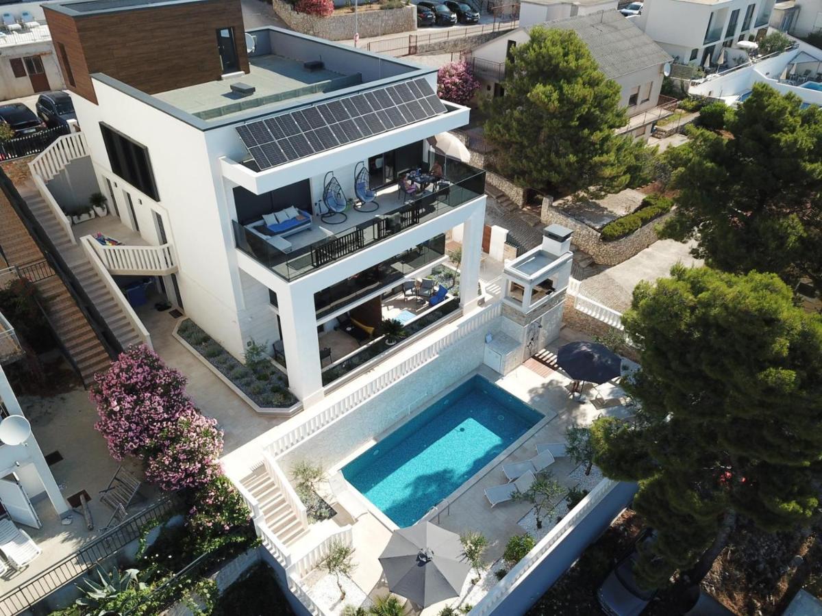 Apartment Luxury Beachfront Carlisa *