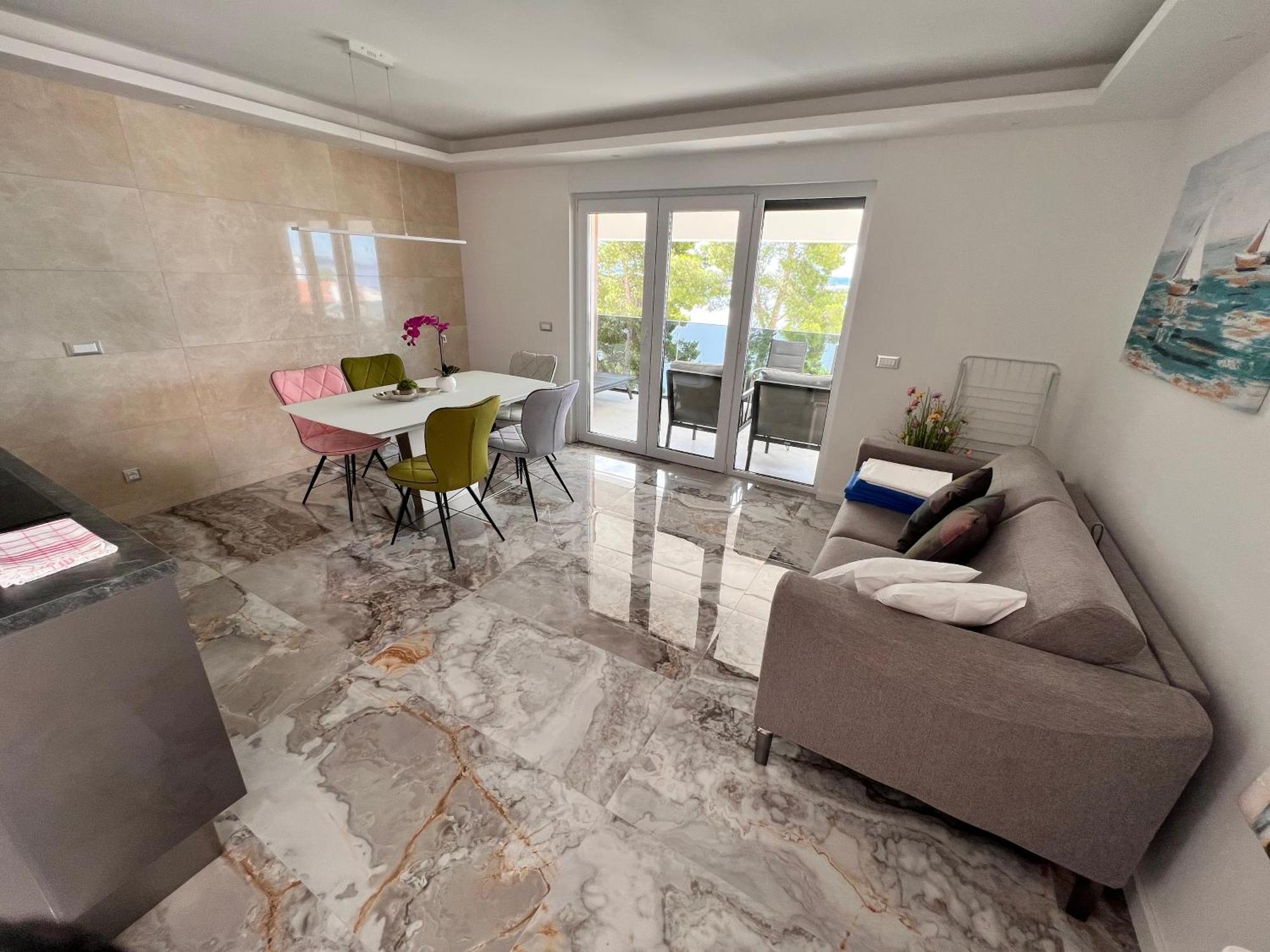 Luxury Beachfront Carlisa *