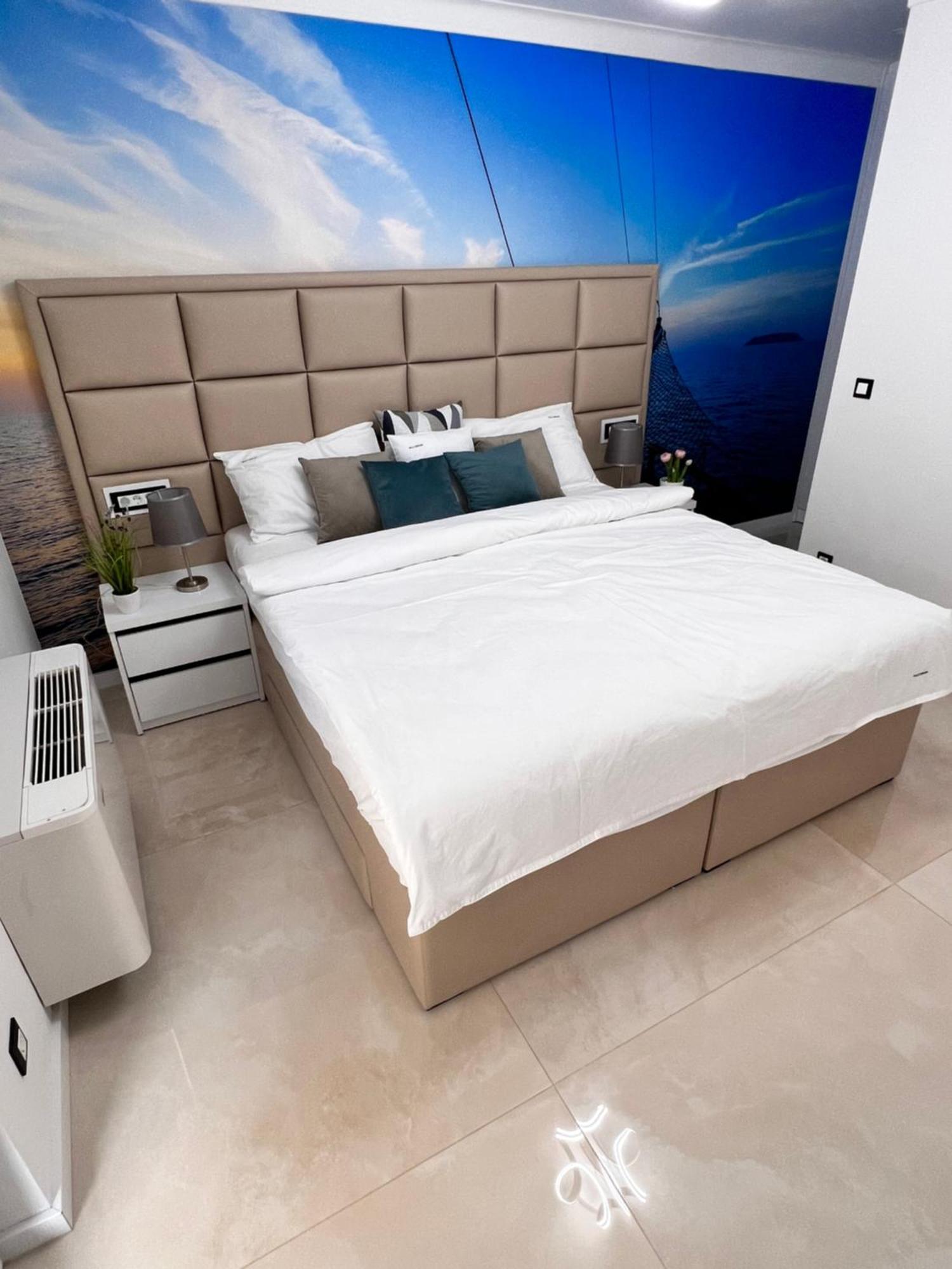 Apartment Luxury Beachfront Carlisa *