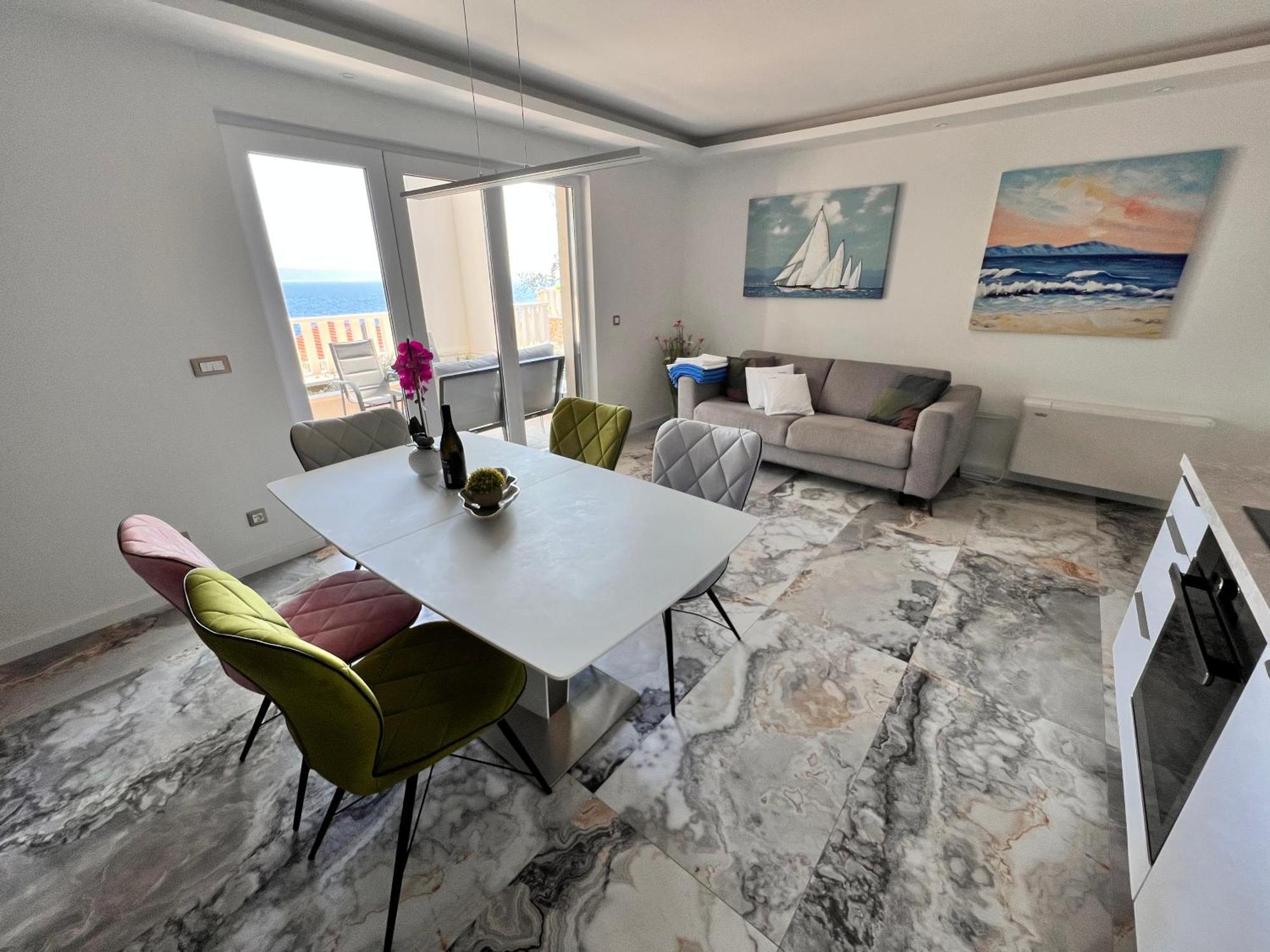Luxury Beachfront Carlisa *