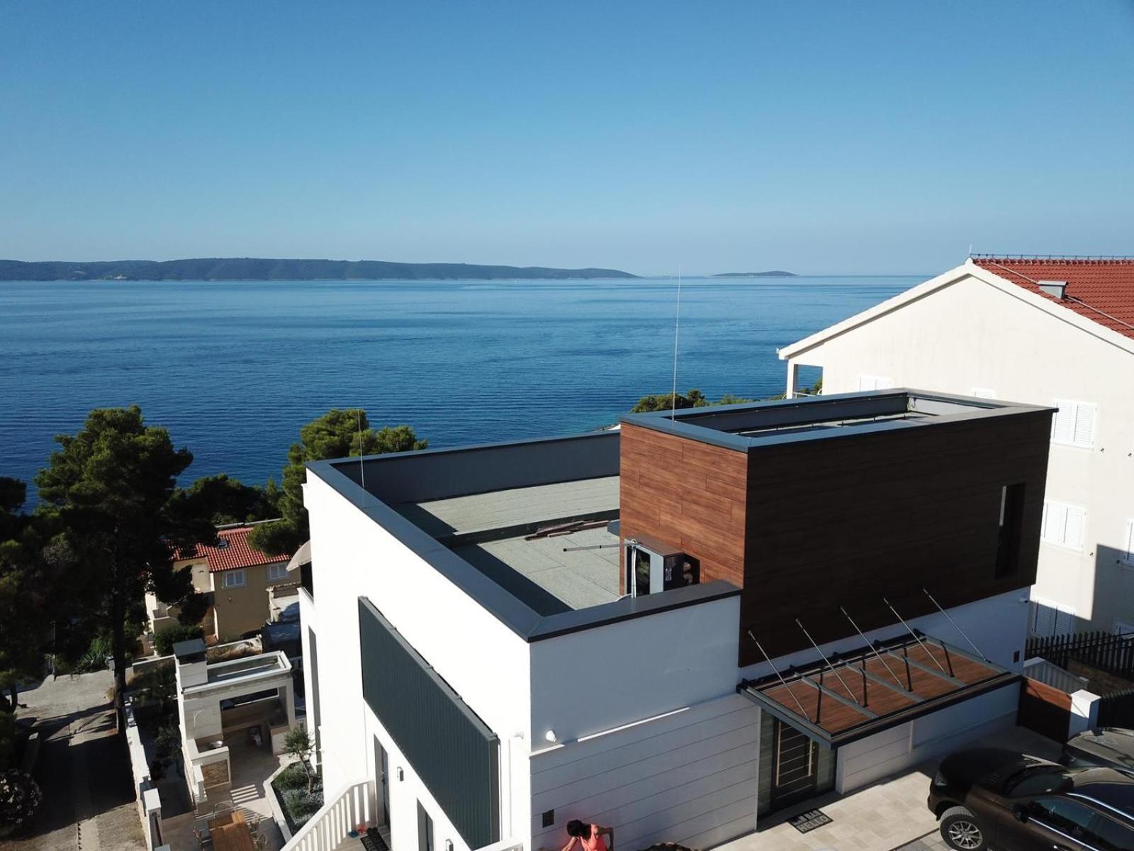 Luxury Beachfront Carlisa *