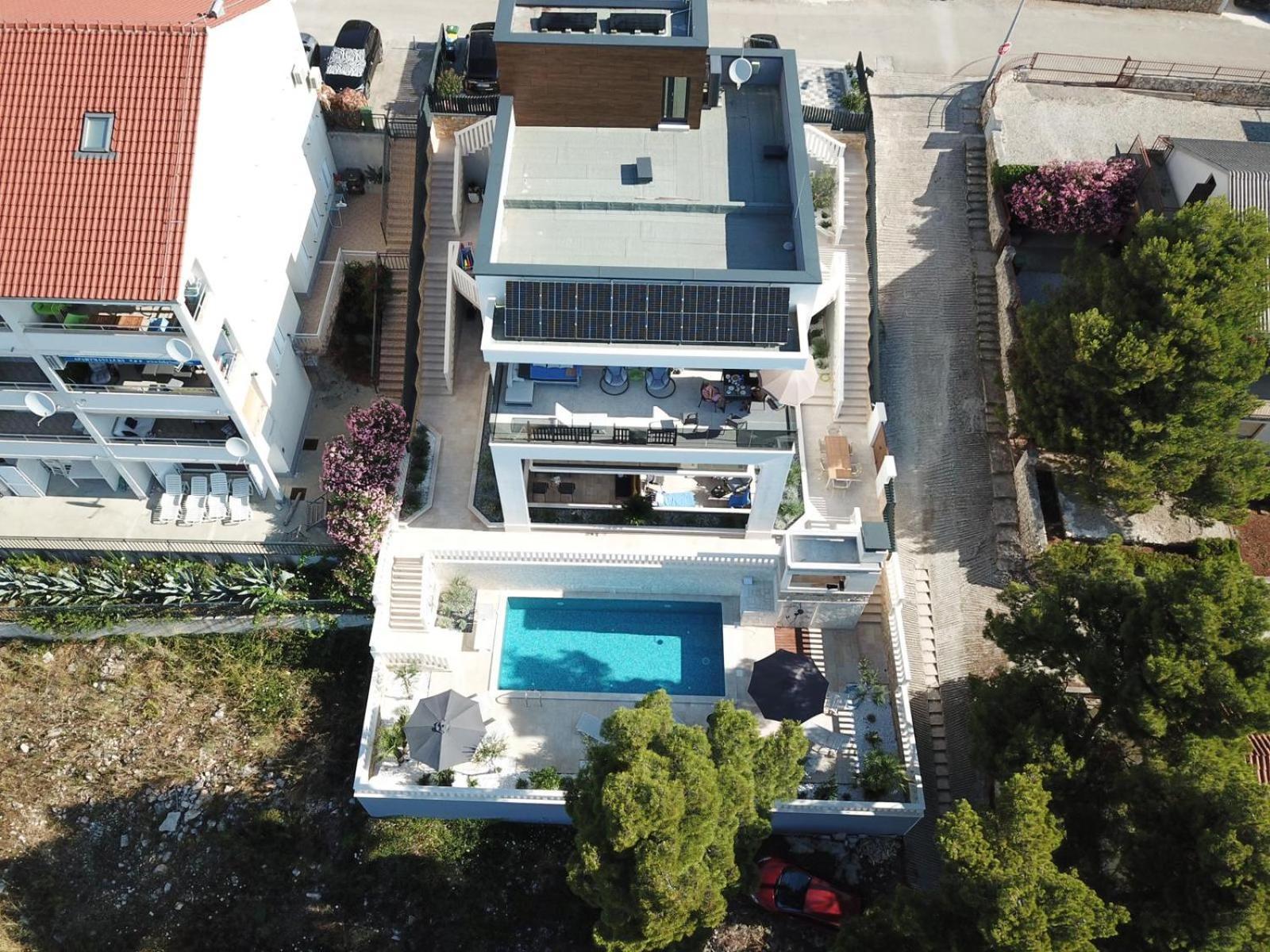 Luxury Beachfront Carlisa Apartment *