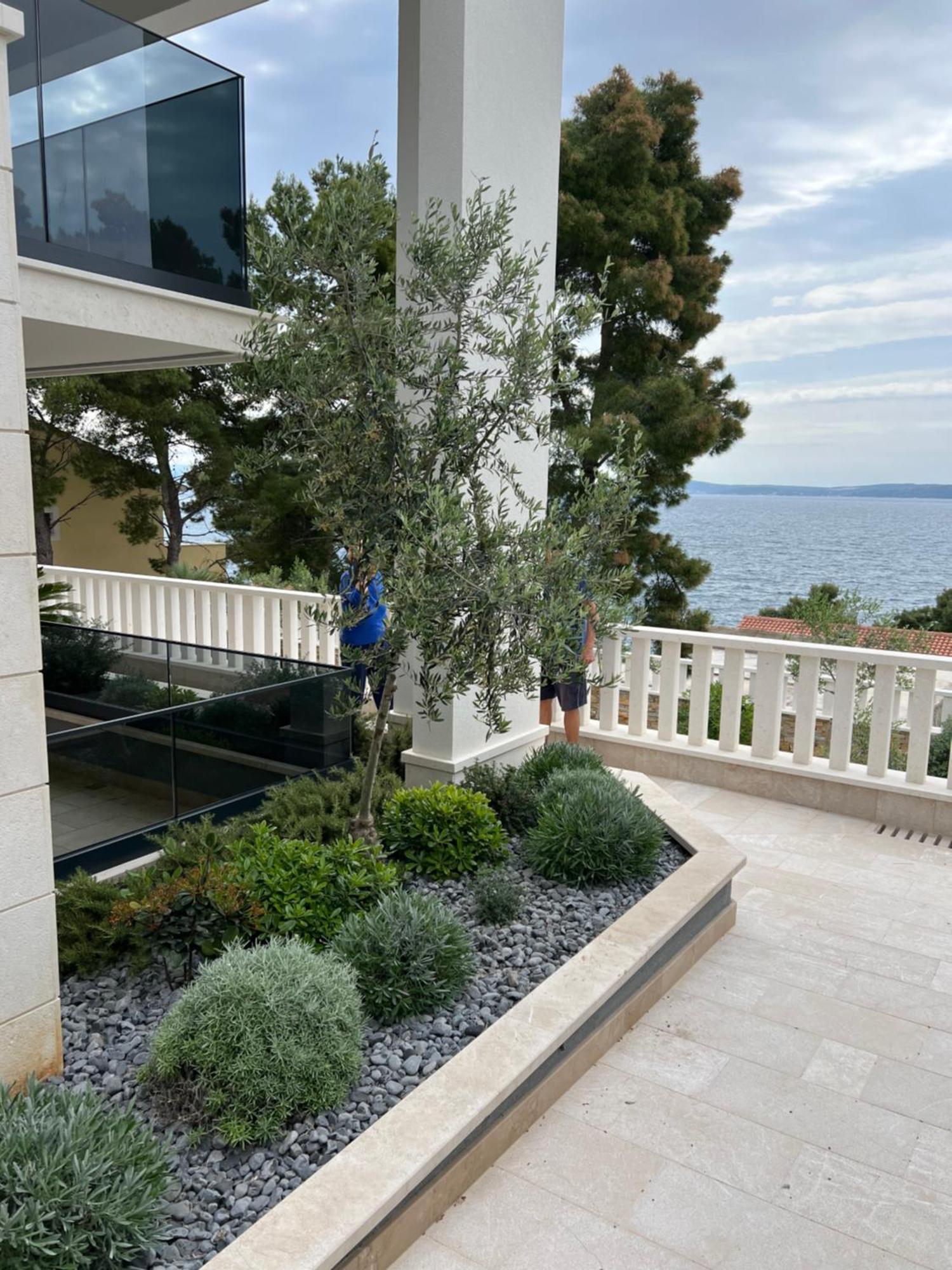 Luxury Beachfront Carlisa *