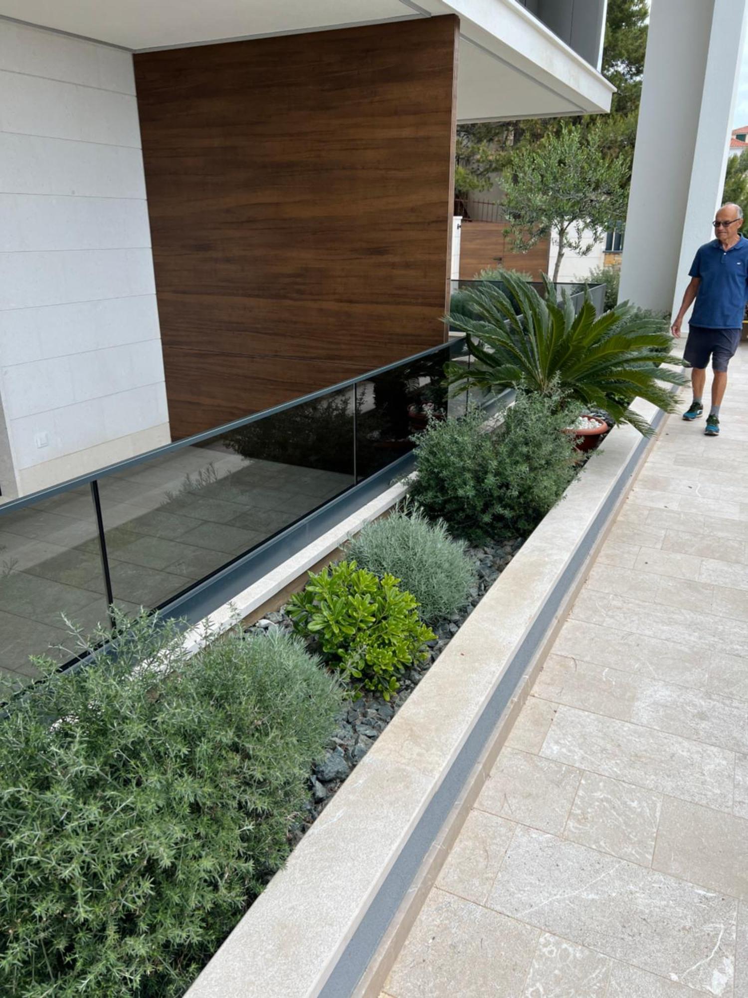 Luxury Beachfront Carlisa Apartment