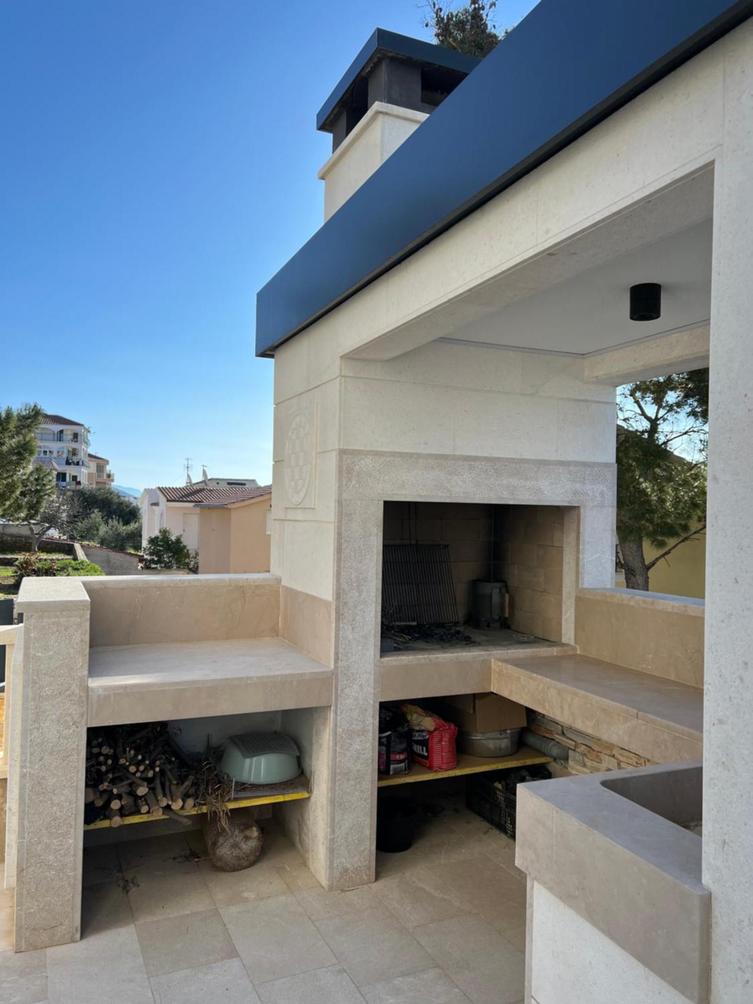 Luxury Beachfront Carlisa Apartment