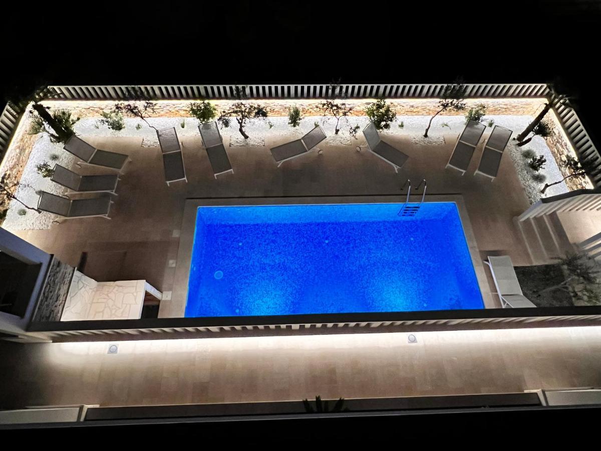 Apartment Luxury Beachfront Carlisa