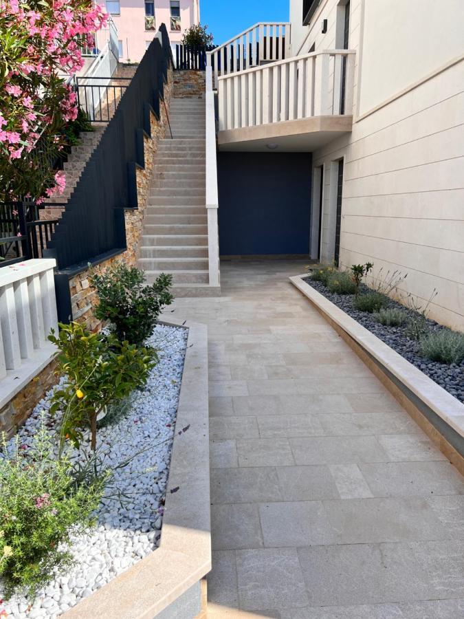 Apartment Luxury Beachfront Carlisa *