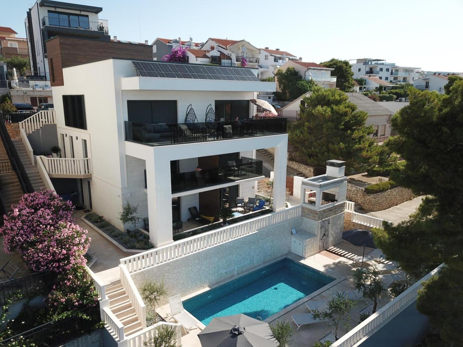 Luxury Beachfront Carlisa * Ciovo